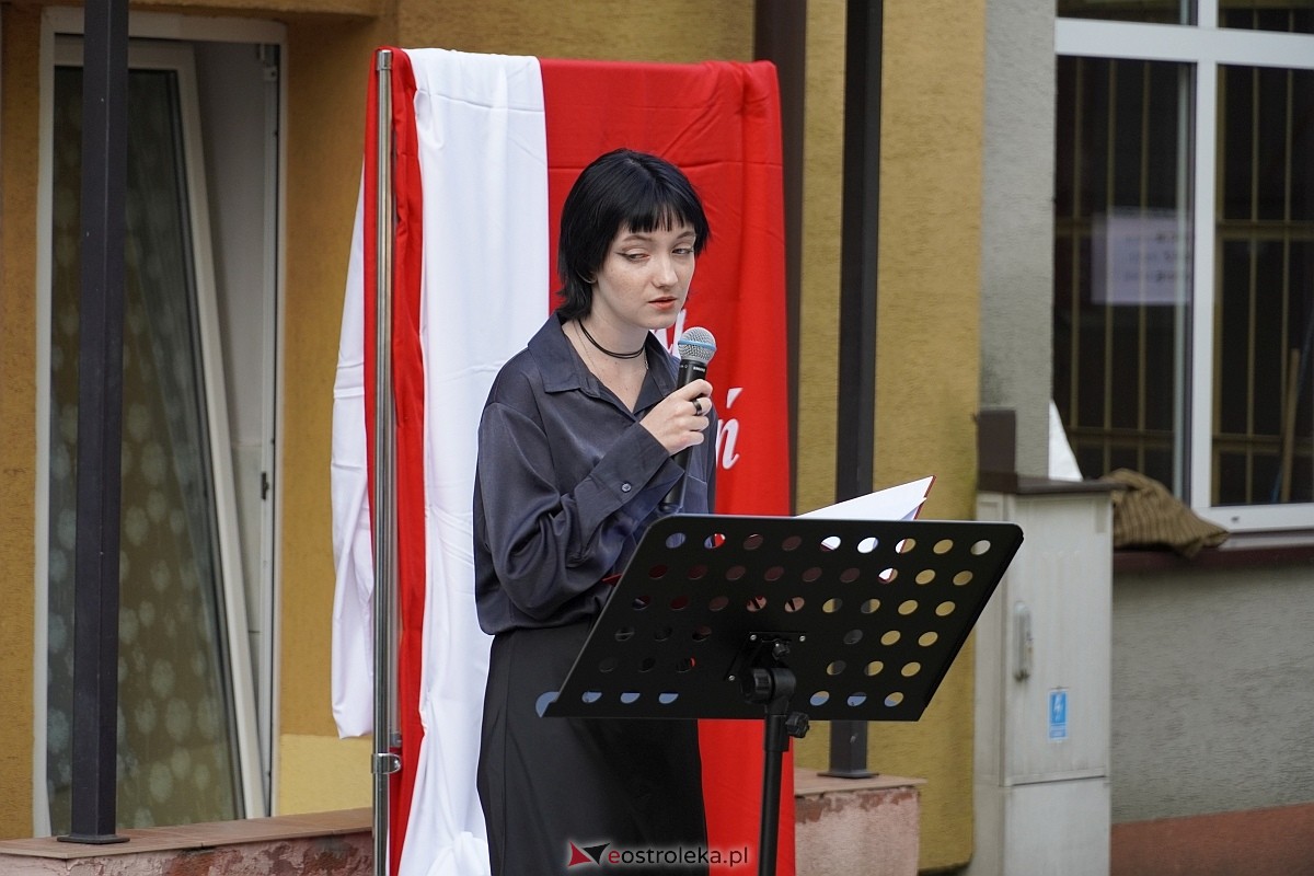 Rozpoczęcie roku szkolnego 2024/25 w I Liceum Ogólnokształcącym w Ostrołęce [02.09.2024] - zdjęcie #16 - eOstroleka.pl