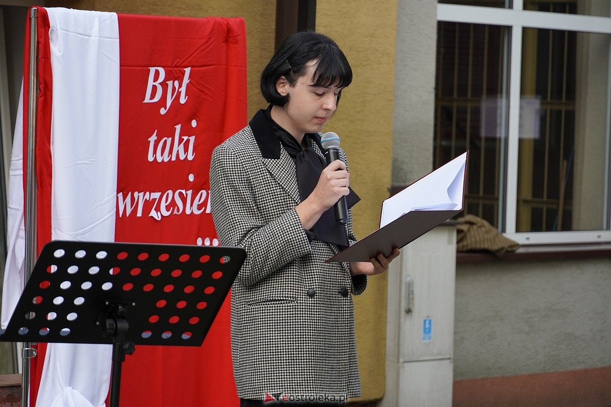 Rozpoczęcie roku szkolnego 2024/25 w I Liceum Ogólnokształcącym w Ostrołęce [02.09.2024] - zdjęcie #7 - eOstroleka.pl