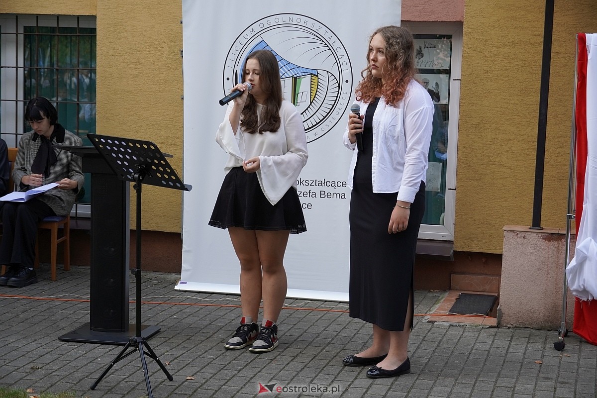 Rozpoczęcie roku szkolnego 2024/25 w I Liceum Ogólnokształcącym w Ostrołęce [02.09.2024] - zdjęcie #1 - eOstroleka.pl