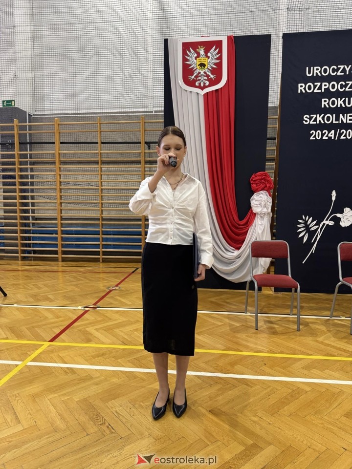 Rozpoczęcie roku szkolnego w SP 10 w Ostrołęce [02.09.2024] - zdjęcie #27 - eOstroleka.pl