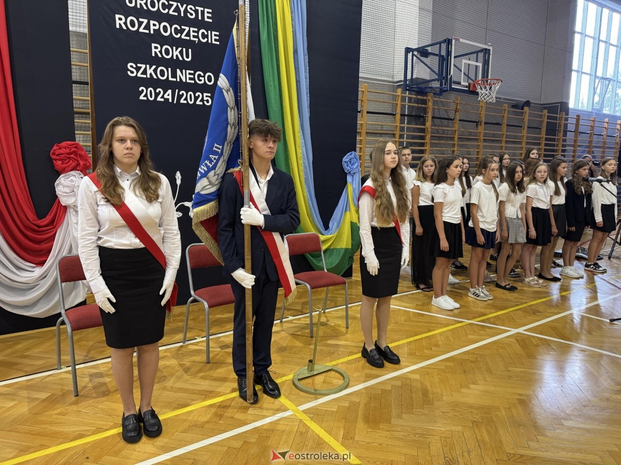 Rozpoczęcie roku szkolnego w SP 10 w Ostrołęce [02.09.2024] - zdjęcie #26 - eOstroleka.pl