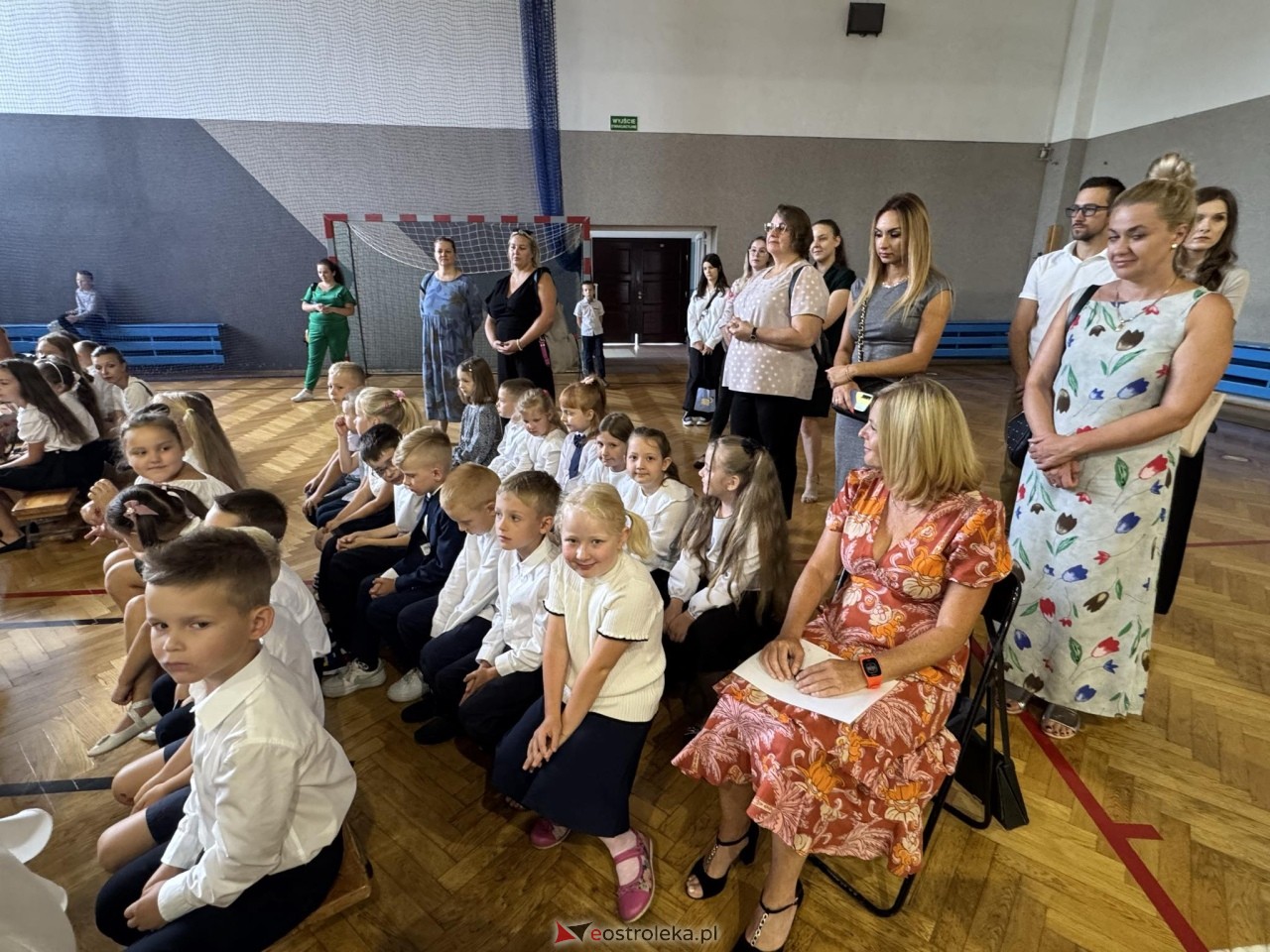Rozpoczęcie roku szkolnego w SP 10 w Ostrołęce [02.09.2024] - zdjęcie #19 - eOstroleka.pl