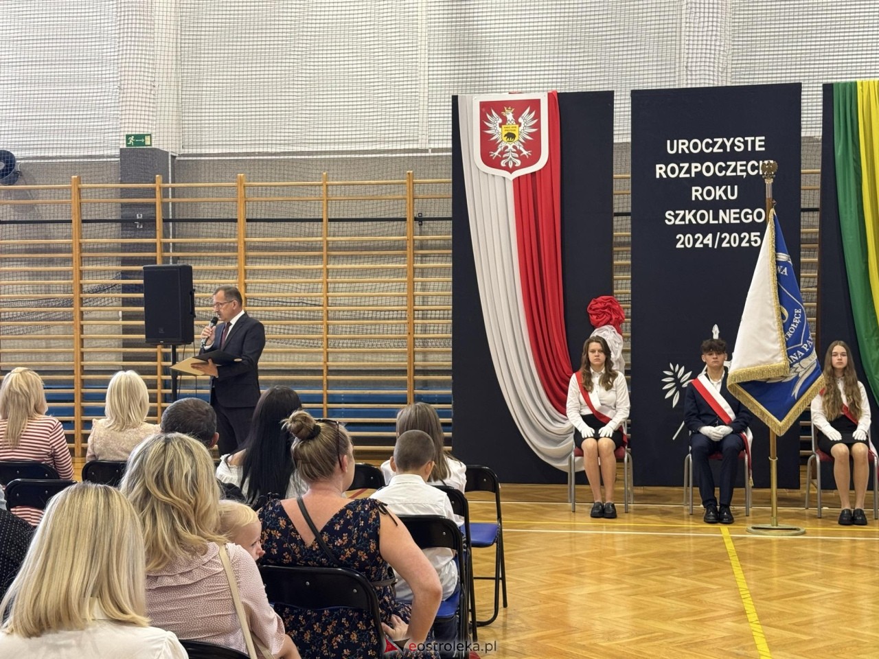 Rozpoczęcie roku szkolnego w SP 10 w Ostrołęce [02.09.2024] - zdjęcie #16 - eOstroleka.pl