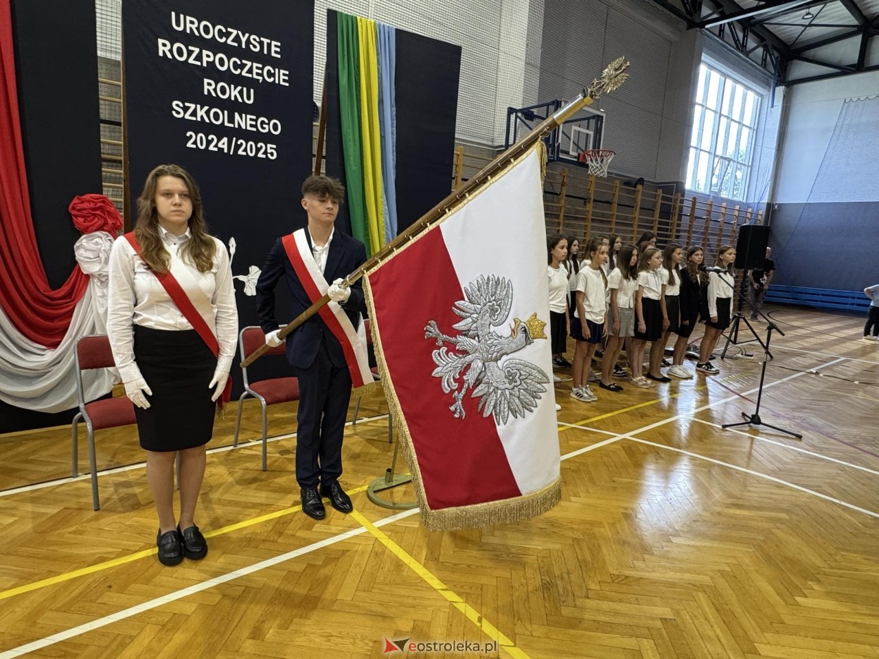 Rozpoczęcie roku szkolnego w SP 10 w Ostrołęce [02.09.2024] - zdjęcie #15 - eOstroleka.pl