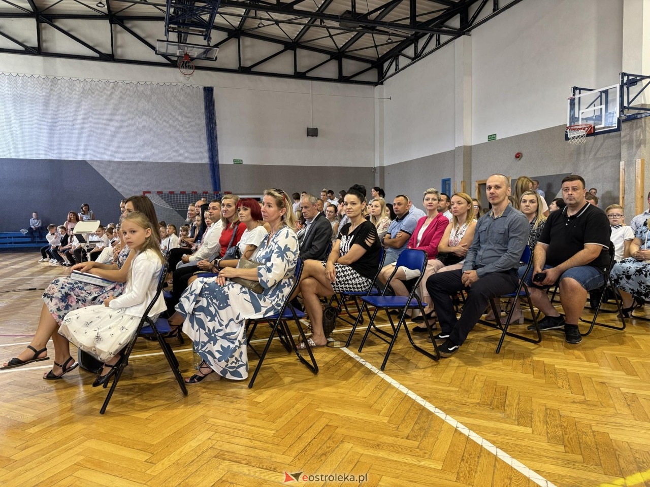 Rozpoczęcie roku szkolnego w SP 10 w Ostrołęce [02.09.2024] - zdjęcie #11 - eOstroleka.pl