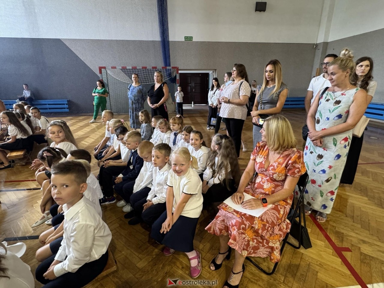 Rozpoczęcie roku szkolnego w SP 10 w Ostrołęce [02.09.2024] - zdjęcie #10 - eOstroleka.pl