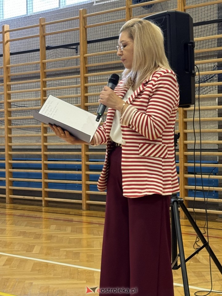 Rozpoczęcie roku szkolnego w SP 10 w Ostrołęce [02.09.2024] - zdjęcie #6 - eOstroleka.pl