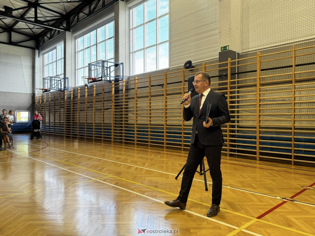 Rozpoczęcie roku szkolnego w SP 10 w Ostrołęce [02.09.2024] - zdjęcie #5 - eOstroleka.pl