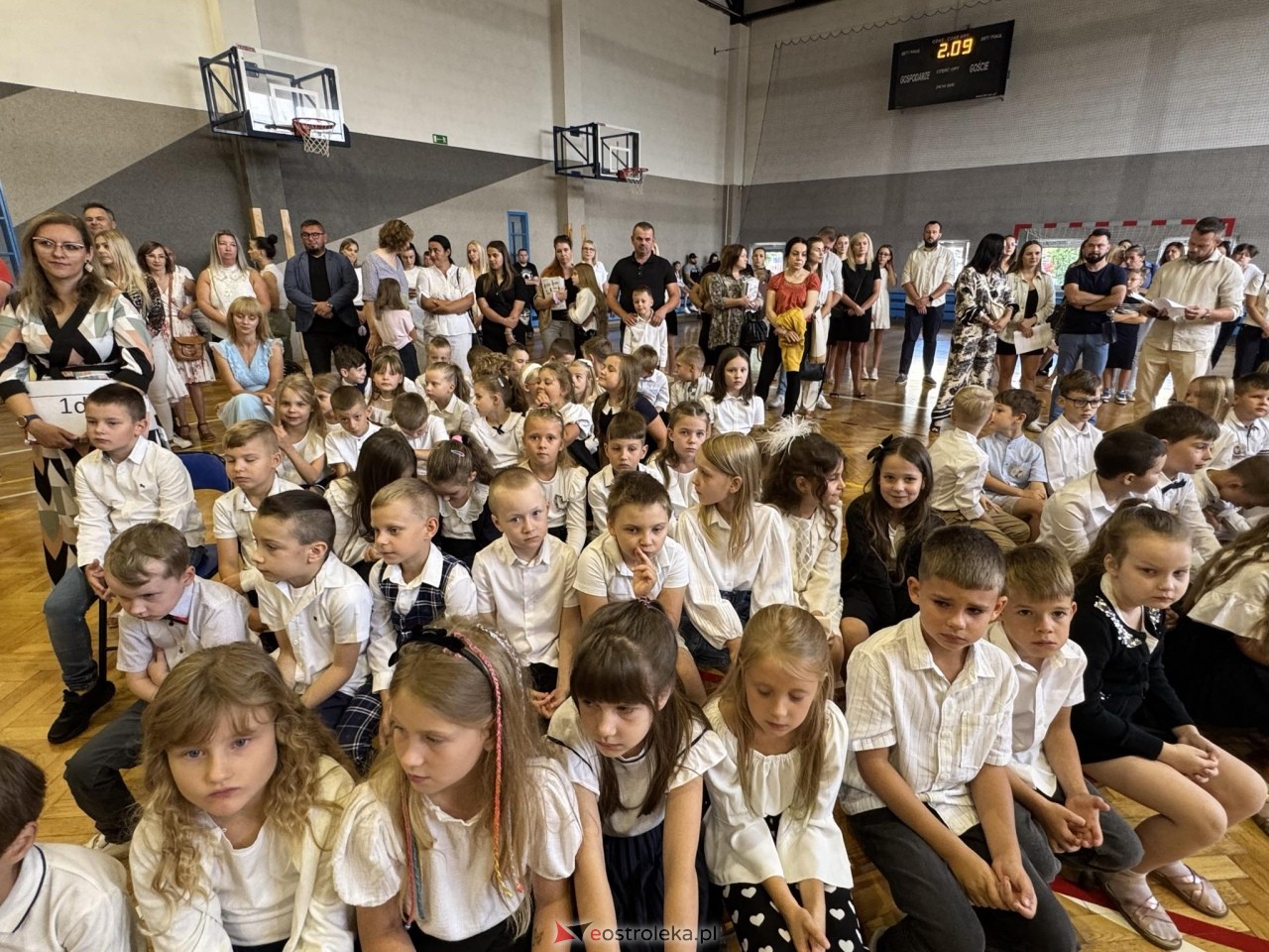Rozpoczęcie roku szkolnego w SP 10 w Ostrołęce [02.09.2024] - zdjęcie #3 - eOstroleka.pl