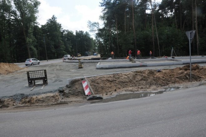 Budowa ronda na ul Warszawskiej (28.VII.2011) - zdjęcie #1 - eOstroleka.pl