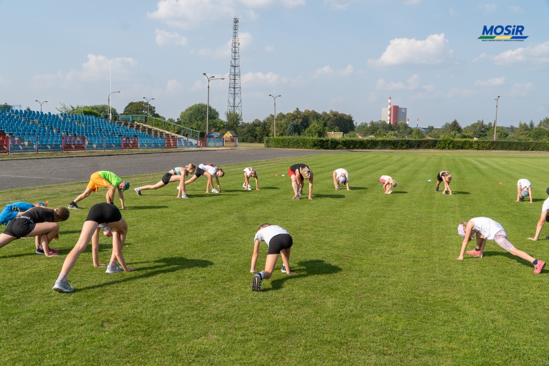 Sportowe wakacje z lekką atletyką UKS Clan - zdjęcie #23 - eOstroleka.pl
