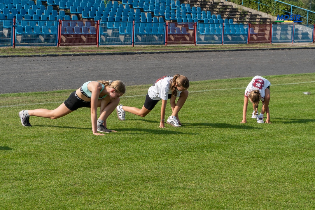 Sportowe wakacje z lekką atletyką UKS Clan - zdjęcie #22 - eOstroleka.pl