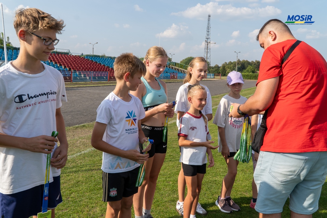 Sportowe wakacje z lekką atletyką UKS Clan - zdjęcie #17 - eOstroleka.pl