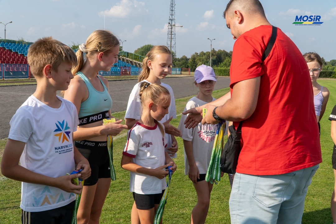 Sportowe wakacje z lekką atletyką UKS Clan - zdjęcie #16 - eOstroleka.pl