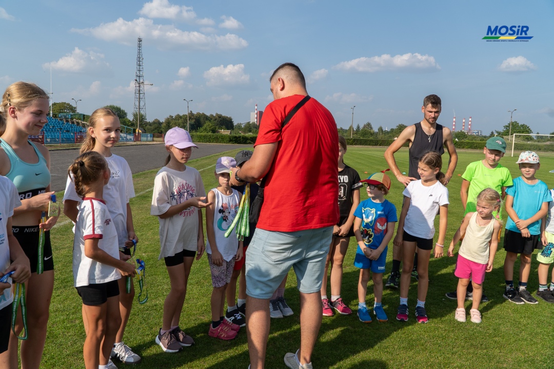 Sportowe wakacje z lekką atletyką UKS Clan - zdjęcie #15 - eOstroleka.pl
