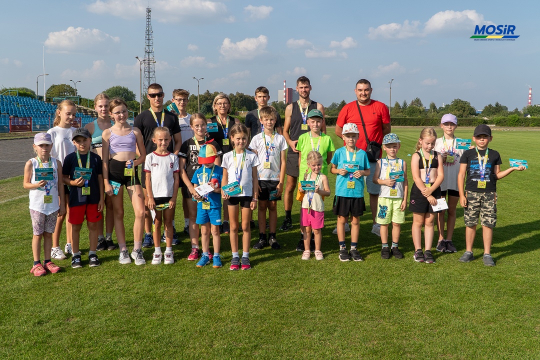 Sportowe wakacje z lekką atletyką UKS Clan - zdjęcie #14 - eOstroleka.pl