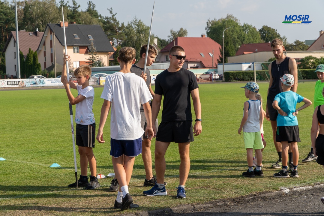 Sportowe wakacje z lekką atletyką UKS Clan - zdjęcie #12 - eOstroleka.pl
