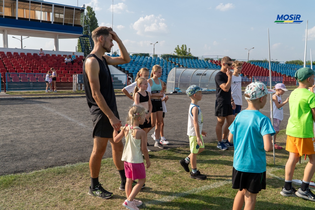 Sportowe wakacje z lekką atletyką UKS Clan - zdjęcie #10 - eOstroleka.pl