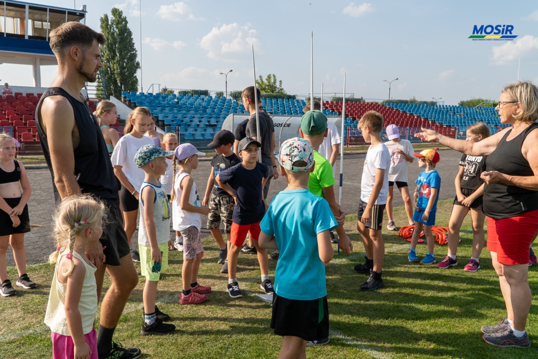 Sportowe wakacje z lekką atletyką UKS Clan - zdjęcie #8 - eOstroleka.pl