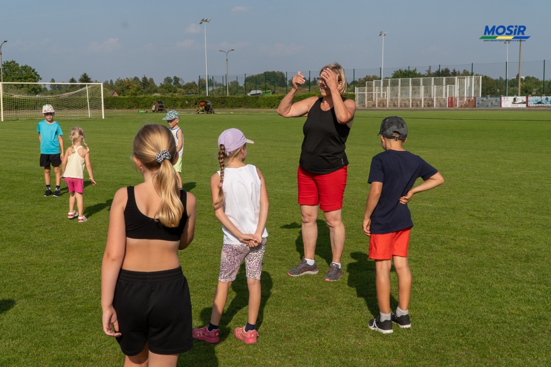 Sportowe wakacje z lekką atletyką UKS Clan - zdjęcie #7 - eOstroleka.pl