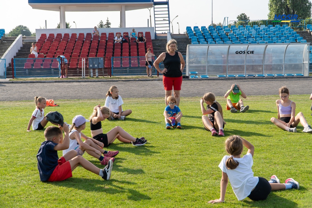 Sportowe wakacje z lekką atletyką UKS Clan - zdjęcie #1 - eOstroleka.pl