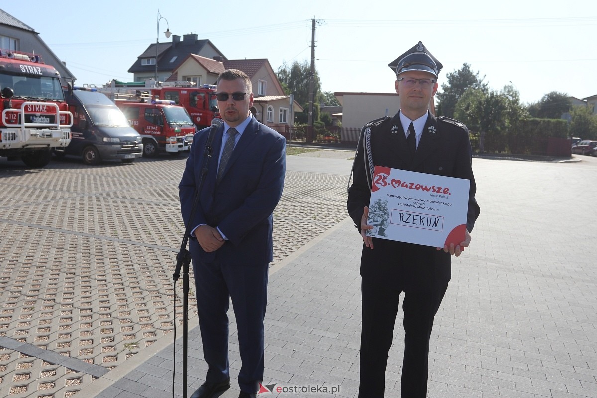 Nowy wóz strażacki dla OSP Rzekuń [07.09.2024] - zdjęcie #18 - eOstroleka.pl