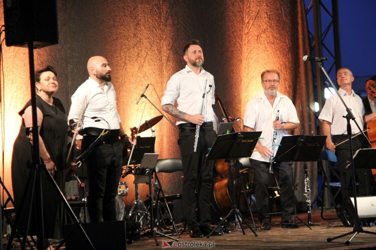 IX Festiwal Muzyczny Ostrołęckie Operalia - koncert na Placu Wolności w Ostrołęce [07.09.2024] - zdjęcie #39 - eOstroleka.pl