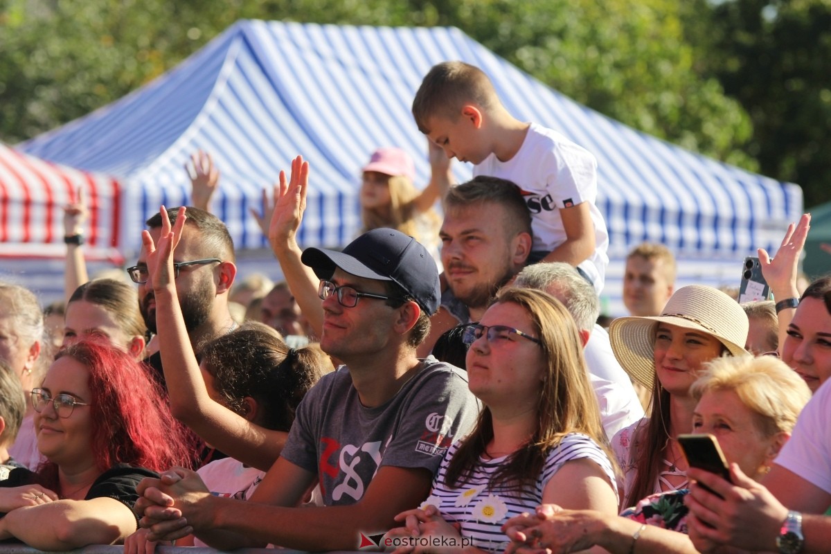 Dożynki parafialne w Piskach - koncert Mig [08.09.2024] - zdjęcie #98 - eOstroleka.pl