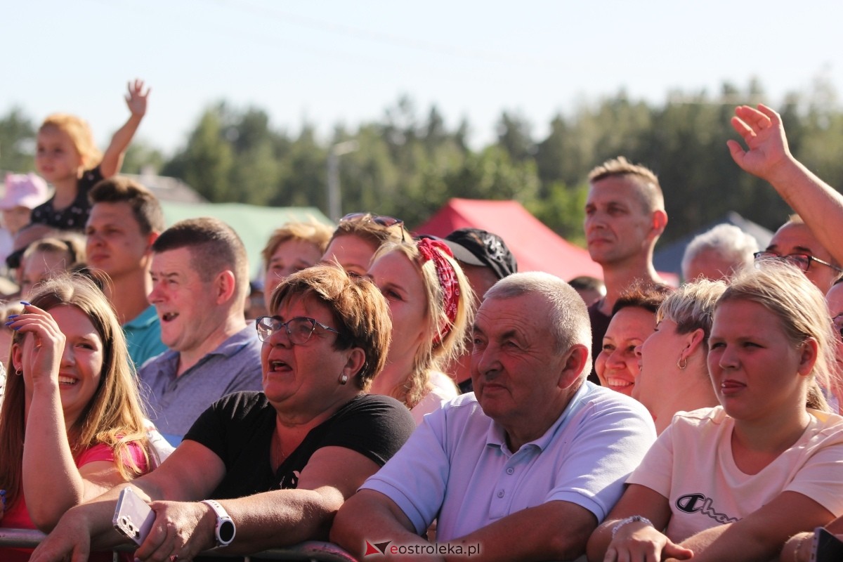 Dożynki parafialne w Piskach - koncert Mig [08.09.2024] - zdjęcie #92 - eOstroleka.pl