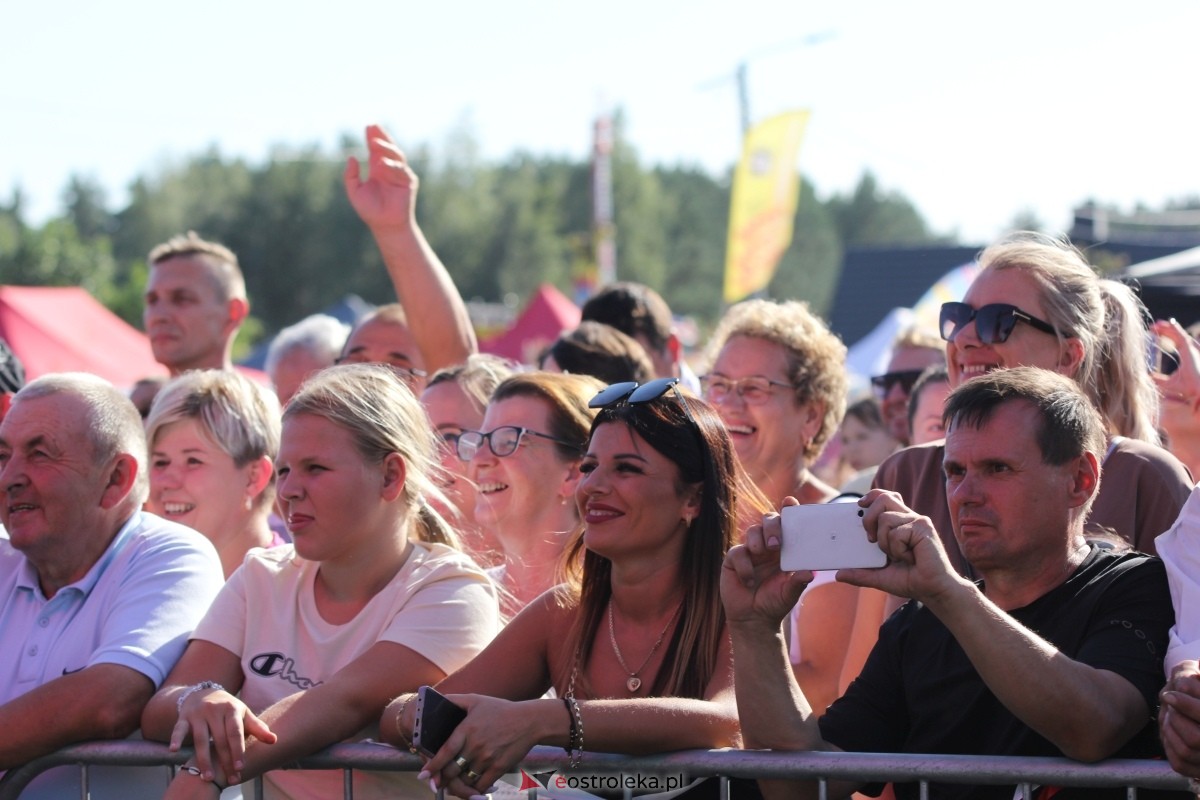 Dożynki parafialne w Piskach - koncert Mig [08.09.2024] - zdjęcie #90 - eOstroleka.pl