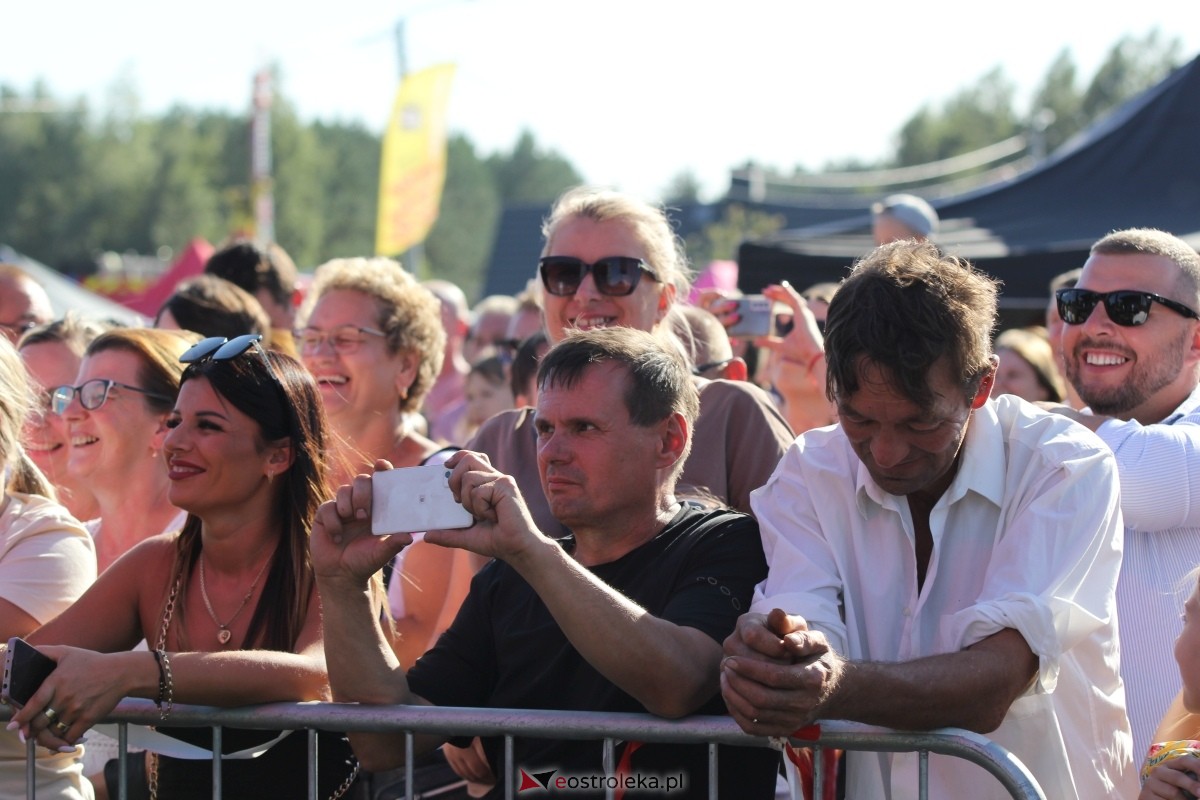 Dożynki parafialne w Piskach - koncert Mig [08.09.2024] - zdjęcie #89 - eOstroleka.pl