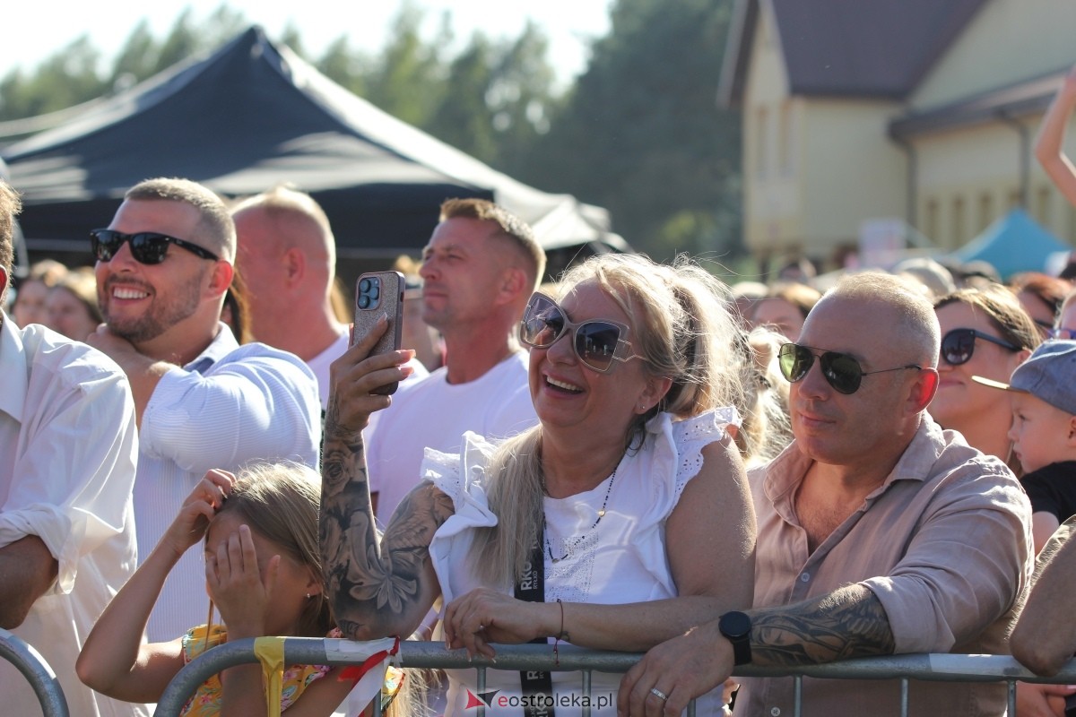 Dożynki parafialne w Piskach - koncert Mig [08.09.2024] - zdjęcie #87 - eOstroleka.pl