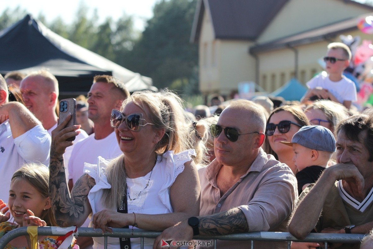 Dożynki parafialne w Piskach - koncert Mig [08.09.2024] - zdjęcie #86 - eOstroleka.pl