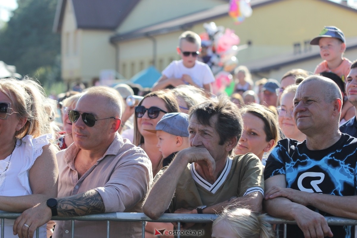 Dożynki parafialne w Piskach - koncert Mig [08.09.2024] - zdjęcie #85 - eOstroleka.pl