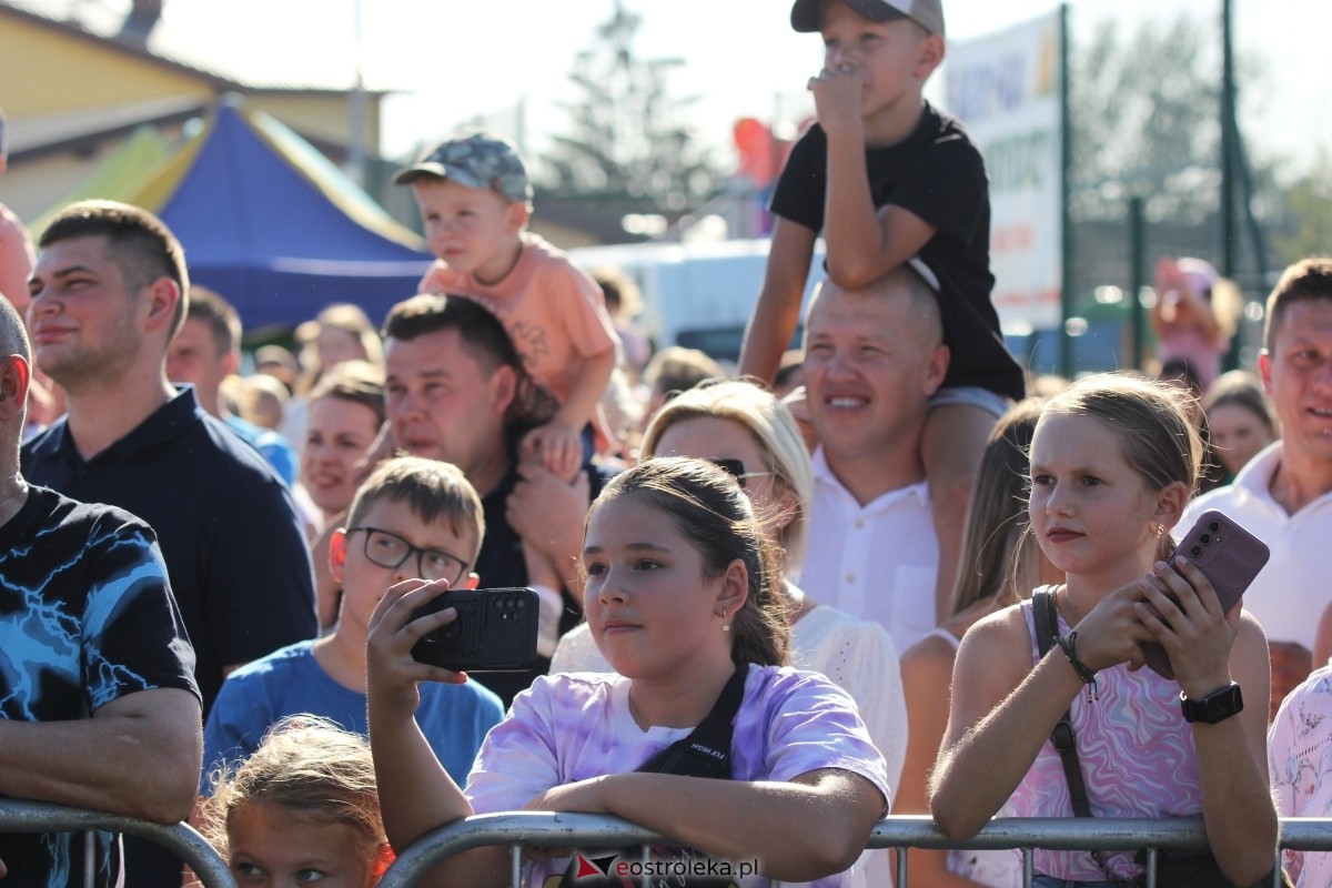 Dożynki parafialne w Piskach - koncert Mig [08.09.2024] - zdjęcie #83 - eOstroleka.pl