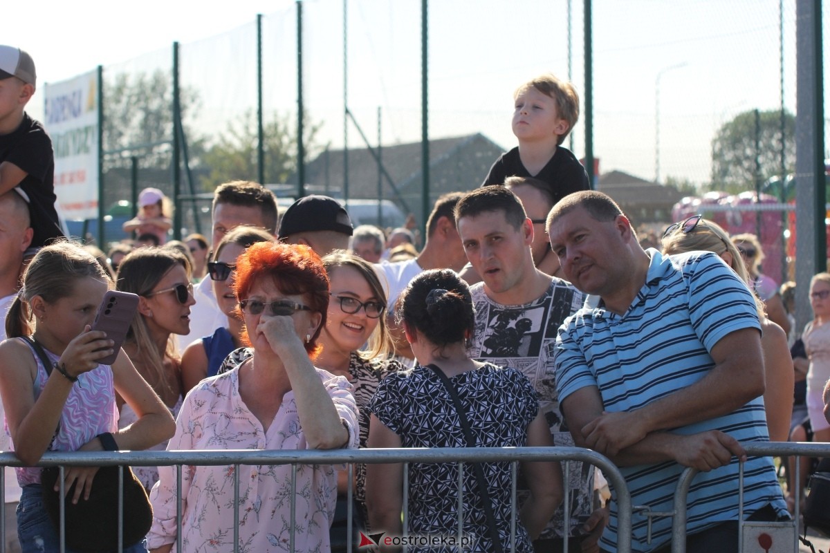 Dożynki parafialne w Piskach - koncert Mig [08.09.2024] - zdjęcie #80 - eOstroleka.pl
