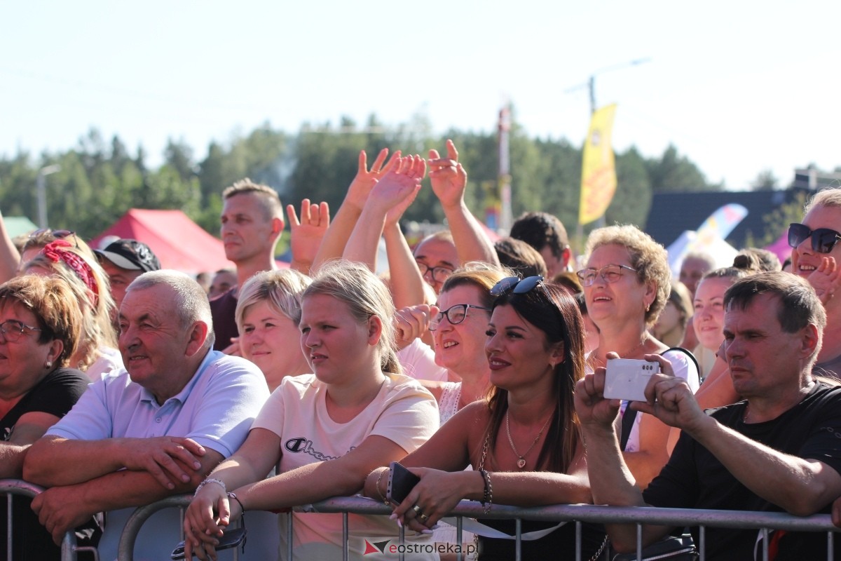 Dożynki parafialne w Piskach - koncert Mig [08.09.2024] - zdjęcie #70 - eOstroleka.pl