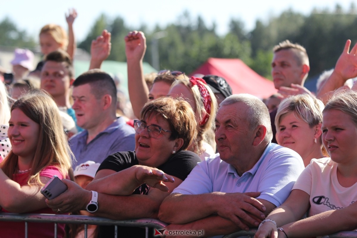 Dożynki parafialne w Piskach - koncert Mig [08.09.2024] - zdjęcie #75 - eOstroleka.pl