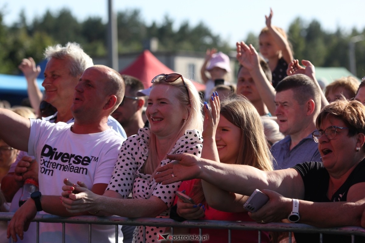 Dożynki parafialne w Piskach - koncert Mig [08.09.2024] - zdjęcie #73 - eOstroleka.pl