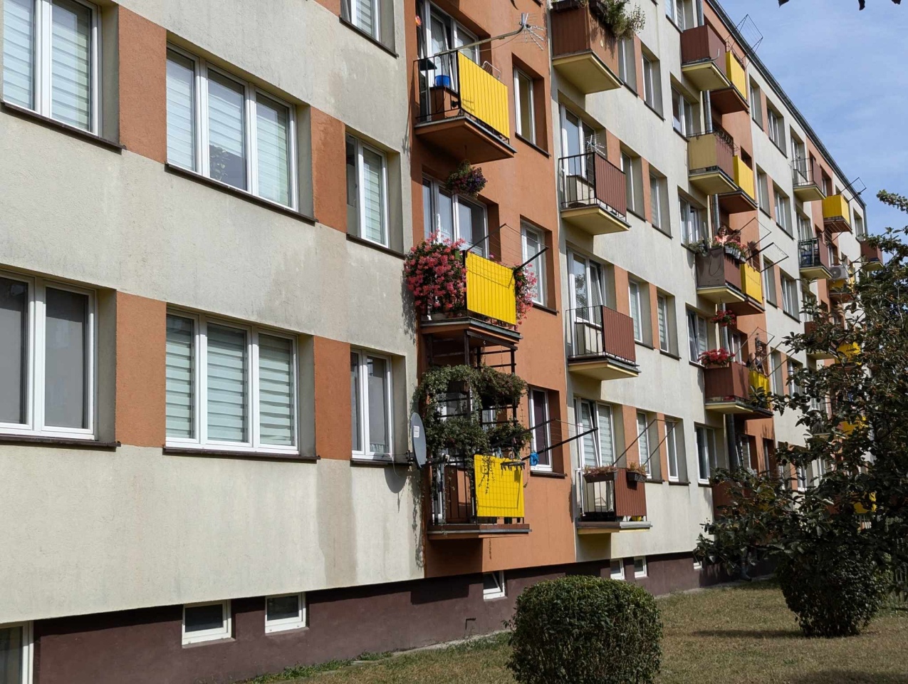 Pożar na balkonie przy ul. 11 Listopada w Ostrołęce [09.09.2024] - zdjęcie #3 - eOstroleka.pl
