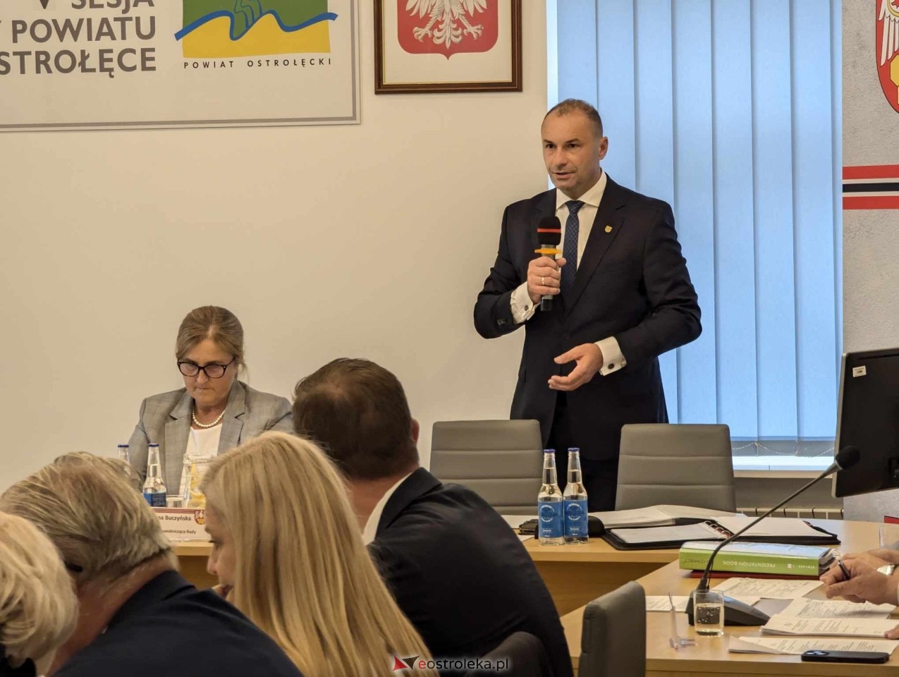 Sesja rady powiatu w Ostrołęce [10.09.2024] - zdjęcie #20 - eOstroleka.pl