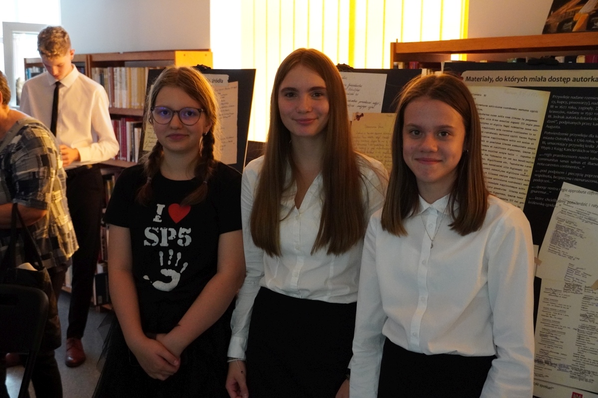 Otwarcie wystawy Przywróciła pamięć miastu... [12.09.2024] - zdjęcie #9 - eOstroleka.pl