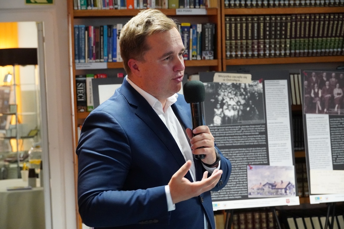 Otwarcie wystawy Przywróciła pamięć miastu... [12.09.2024] - zdjęcie #8 - eOstroleka.pl
