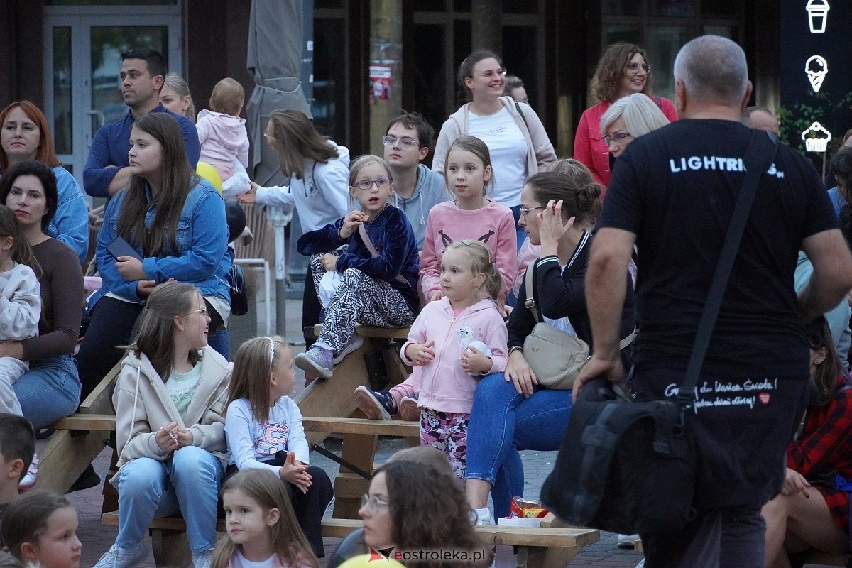 Teatr Delikates „Jak Czesiek i Wiesiek oddali księżyc” InQbator Ostrołęka 2024 [13.09.2024] - zdjęcie #55 - eOstroleka.pl