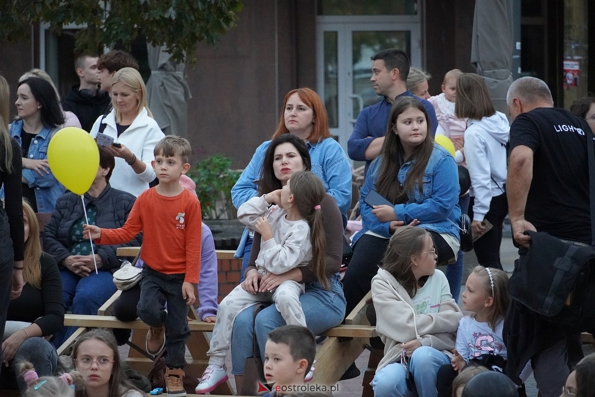 Teatr Delikates „Jak Czesiek i Wiesiek oddali księżyc” InQbator Ostrołęka 2024 [13.09.2024] - zdjęcie #54 - eOstroleka.pl