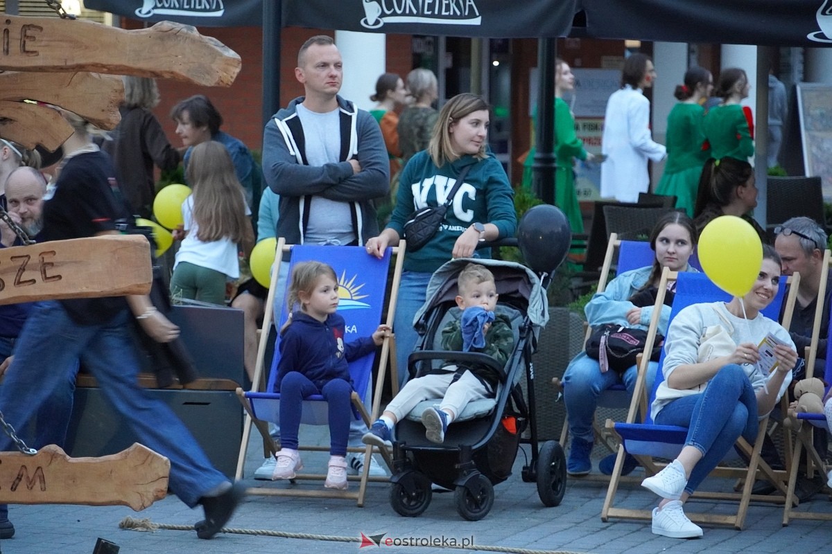 Teatr Delikates „Jak Czesiek i Wiesiek oddali księżyc” InQbator Ostrołęka 2024 [13.09.2024] - zdjęcie #48 - eOstroleka.pl