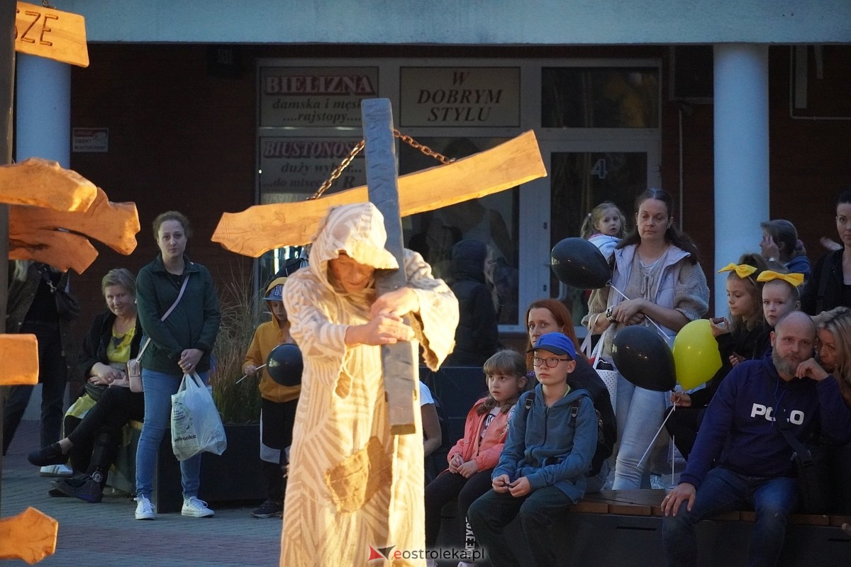 Teatr Delikates „Jak Czesiek i Wiesiek oddali księżyc” InQbator Ostrołęka 2024 [13.09.2024] - zdjęcie #42 - eOstroleka.pl