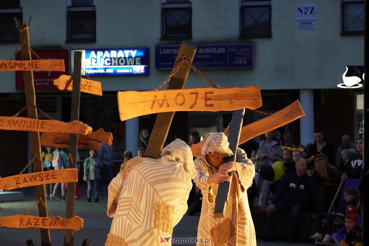 Teatr Delikates „Jak Czesiek i Wiesiek oddali księżyc” InQbator Ostrołęka 2024 [13.09.2024] - zdjęcie #38 - eOstroleka.pl
