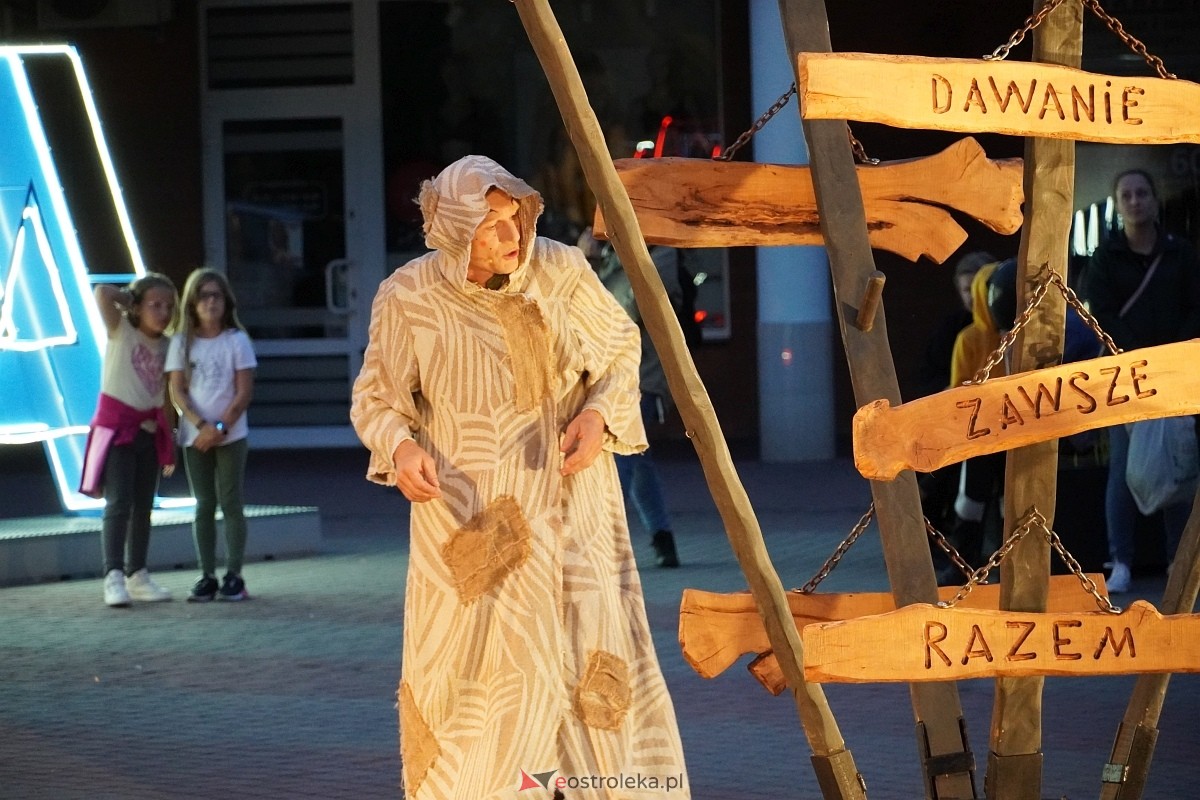 Teatr Delikates „Jak Czesiek i Wiesiek oddali księżyc” InQbator Ostrołęka 2024 [13.09.2024] - zdjęcie #32 - eOstroleka.pl