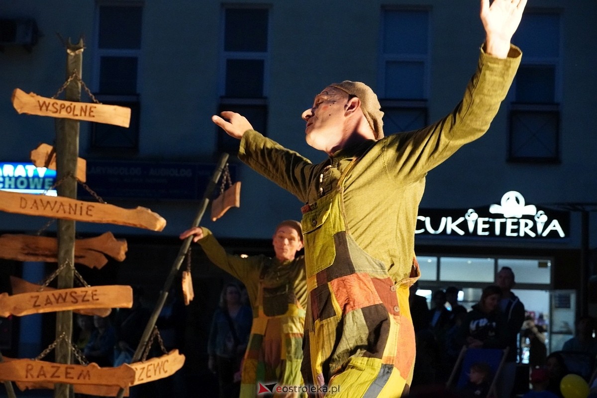 Teatr Delikates „Jak Czesiek i Wiesiek oddali księżyc” InQbator Ostrołęka 2024 [13.09.2024] - zdjęcie #16 - eOstroleka.pl